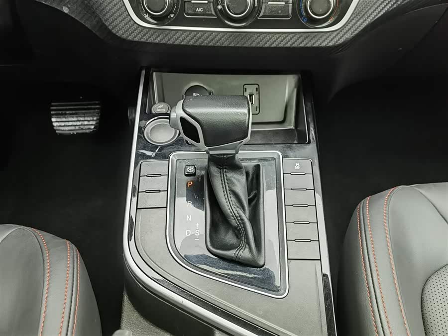 Forthing SX6 2018 car image #14