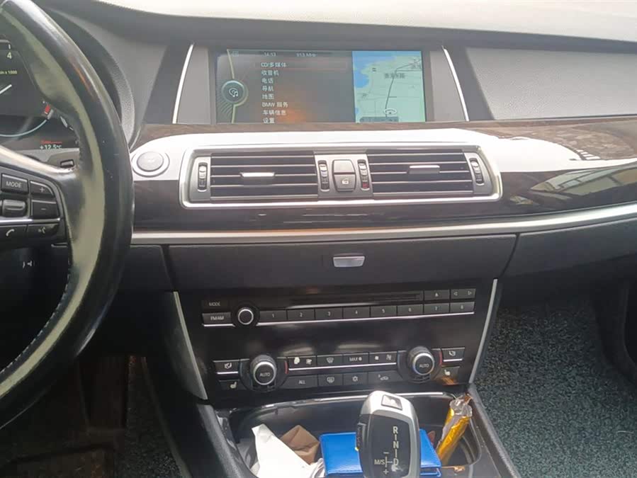 BMW 5 Series GT 2010 immagine di auto #14