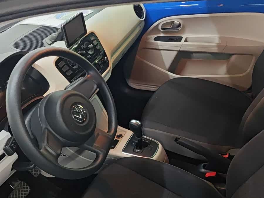 Volkswagen up! 2016 imagem de carro #14