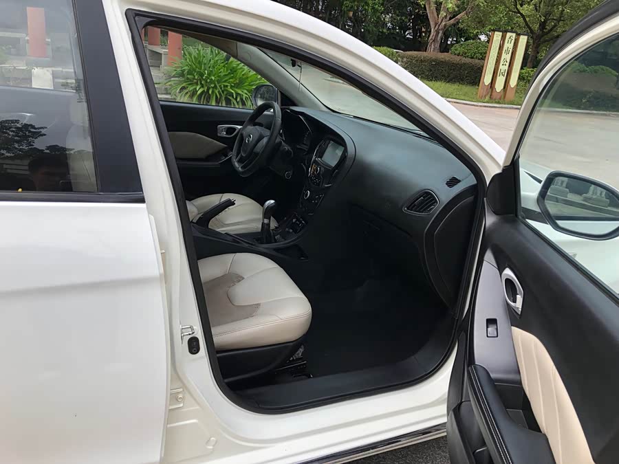 GAC Trumpchi GA3S 2015 #14 GAC Trumpchi GA3S 2015 car image #14