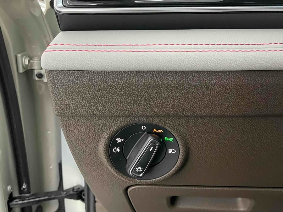 Volkswagen Tiguan L 2021 #14 Volkswagen Tiguan L 2021 car image #14