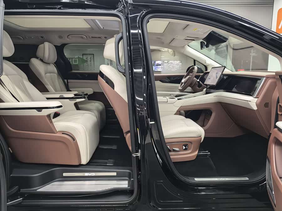 BYD Xia 2025 #14 BYD Xia 2025 car image #14