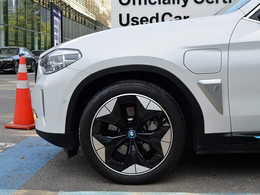 BMW iX3 2022 car image #14