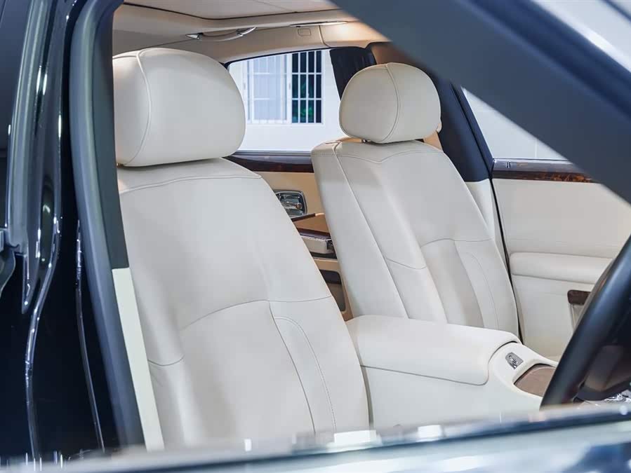 劳斯莱斯 古思特 2010 汽车图片 #14