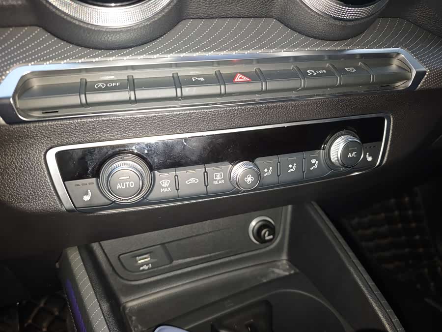 Audi Q2L 2021 car image #14