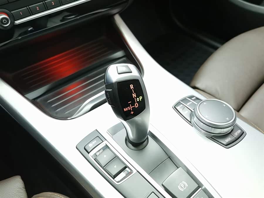 BMW X4 2017 car image #14