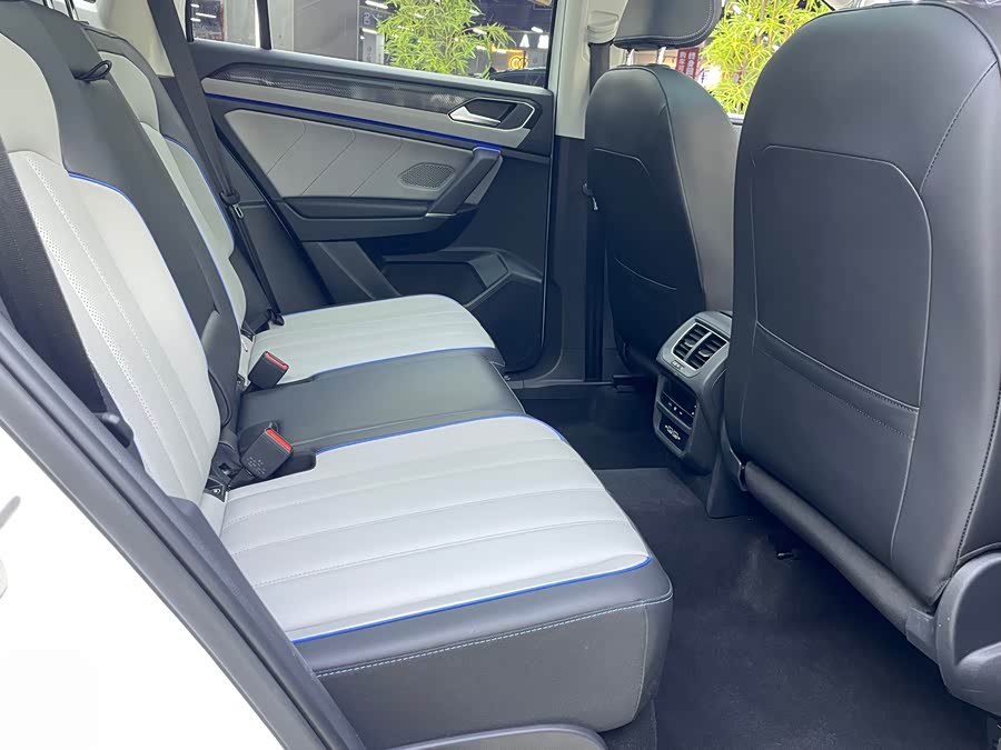 Volkswagen Tayron GTE 2023 #14 Volkswagen Tayron GTE 2023 car image #14