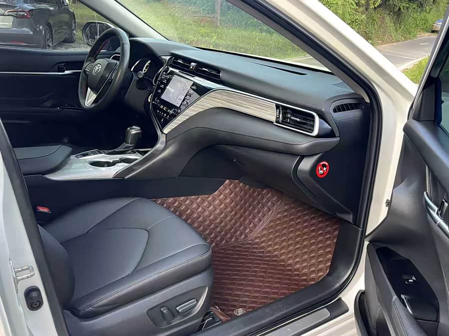 Toyota Camry 2018 car image #14
