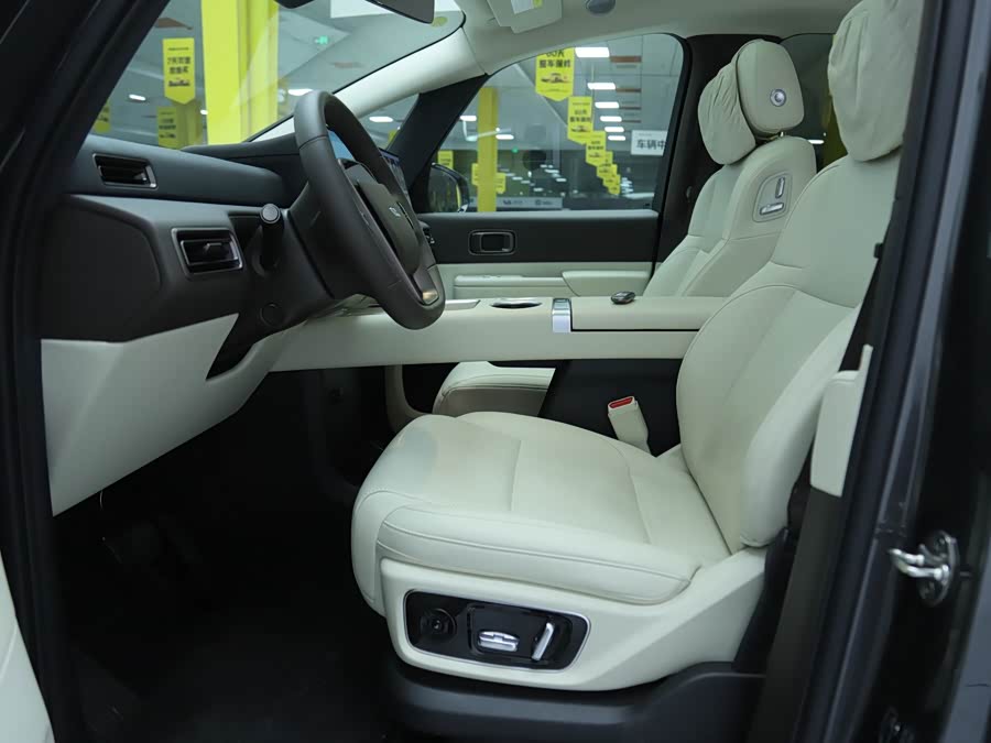 理想汽车 理想MEGA 2024 汽车图片 #14