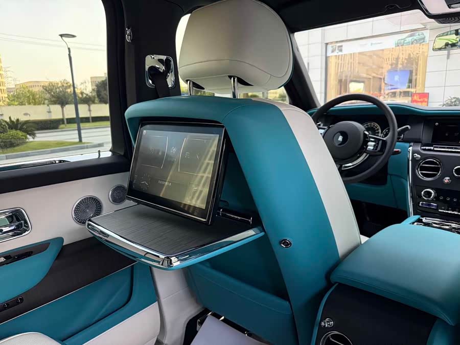 Rolls-Royce Cullinan 2023 car image #14