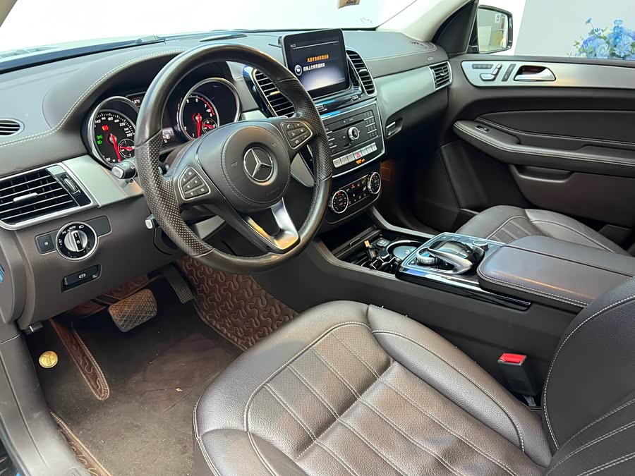 Mercedes-Benz GLS Class 2018 immagine di auto #14