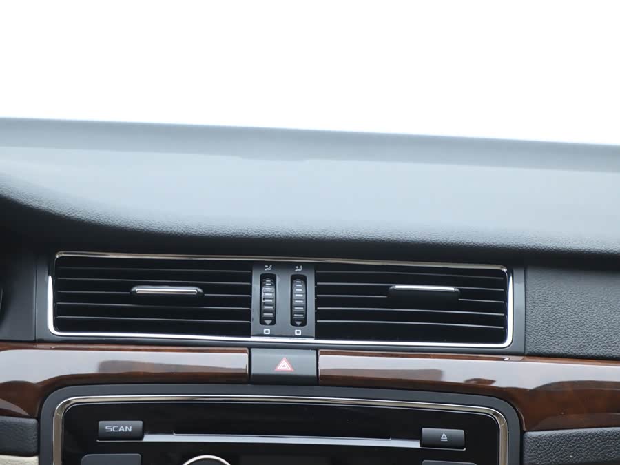 Skoda Superb 2015 car image #14