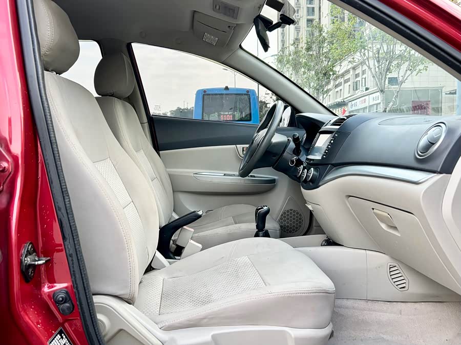 Changan Alsvin V5 2014 car image #14