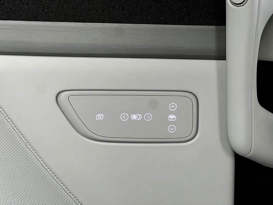 Xpeng X9 2024 immagine di auto #14