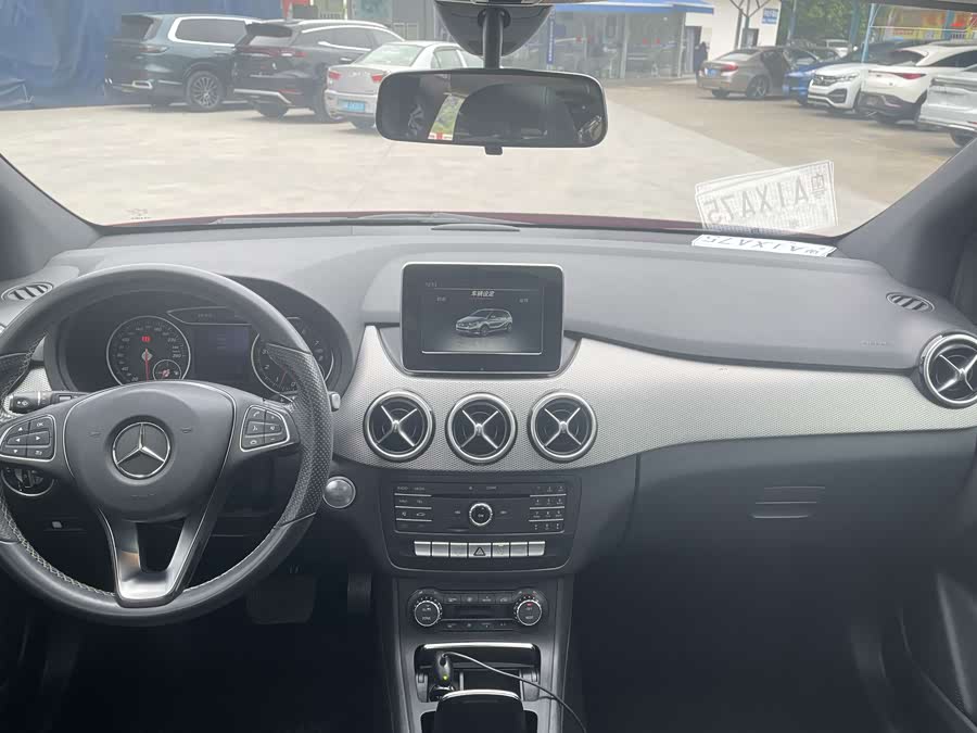 Mercedes-Benz B Class 2015 car image #14