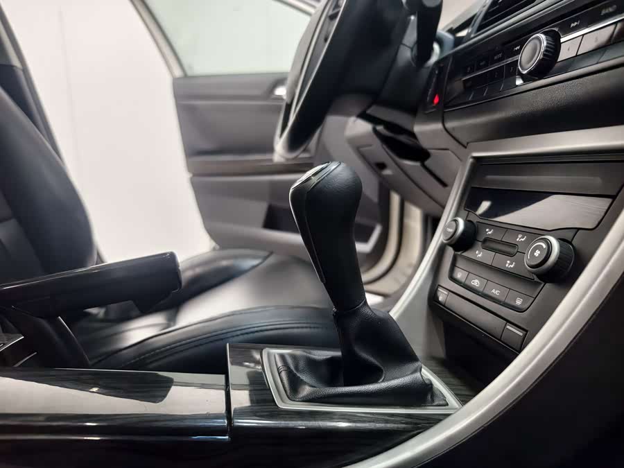 Roewe 550 2013 изображение автомобиля #14