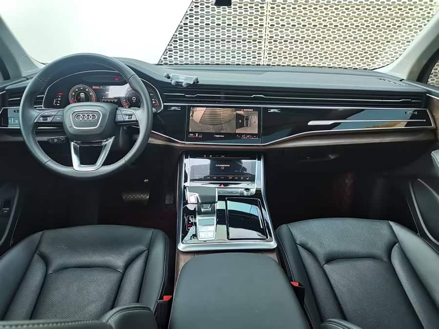 Audi Q7 2024 صورة سيارة #14