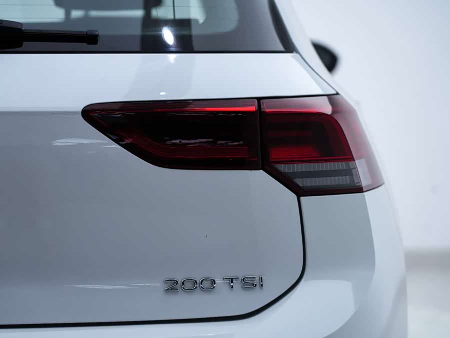 Volkswagen Golf 2023 car image #14