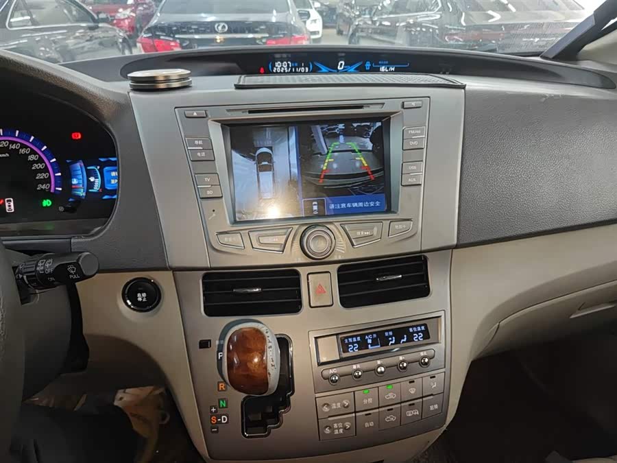 BYD M6 2015 car image #14
