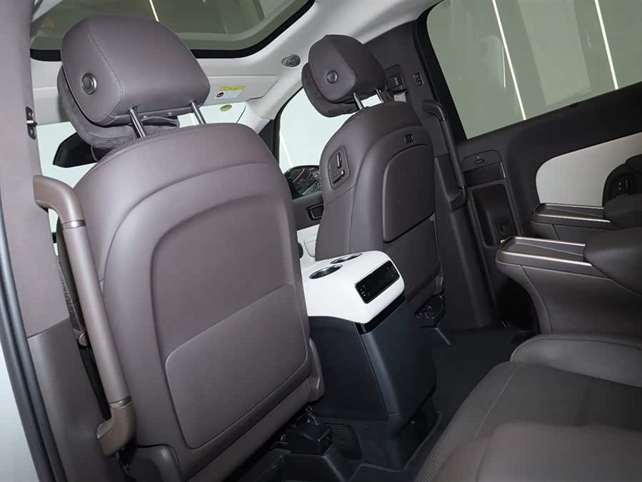 理想汽车 理想MEGA 2024 汽车图片 #14