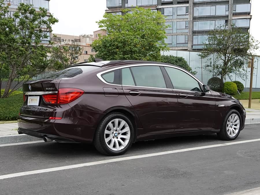 BMW 5 Series GT 2010 immagine di auto #14