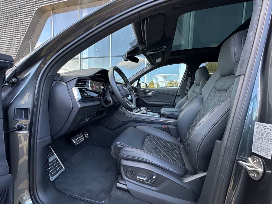 Audi SQ7 2024 car image #14