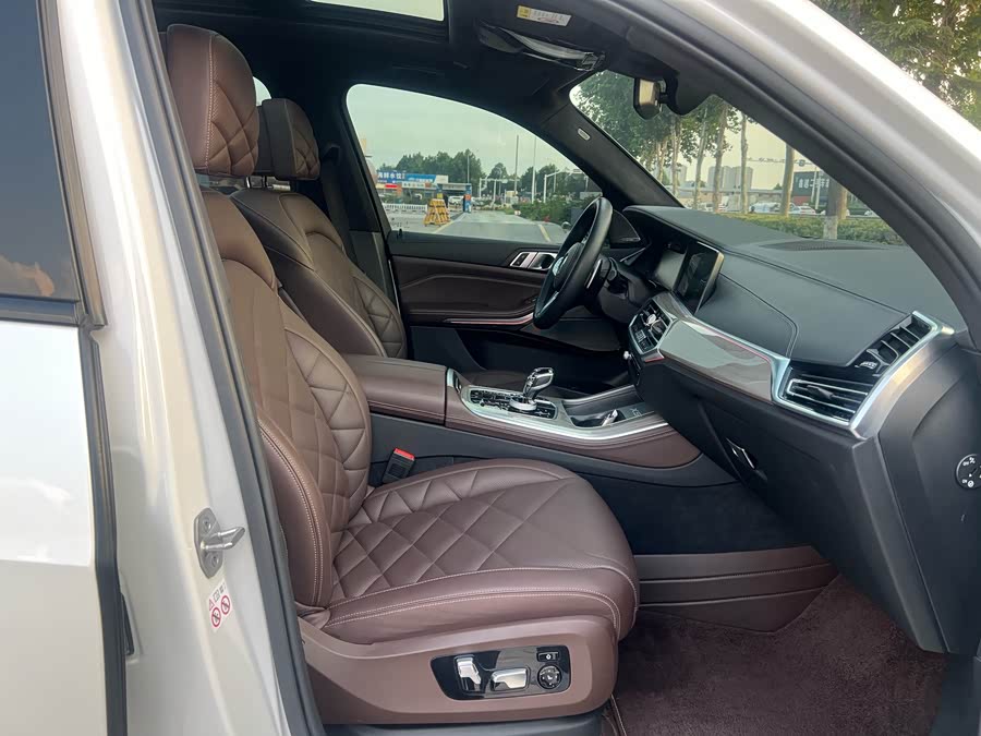 BMW X5 2022 car image #14