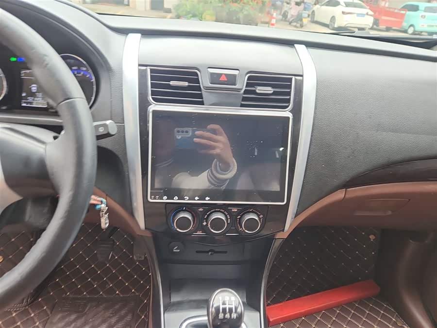 Forthing SX6 2016 car image #14