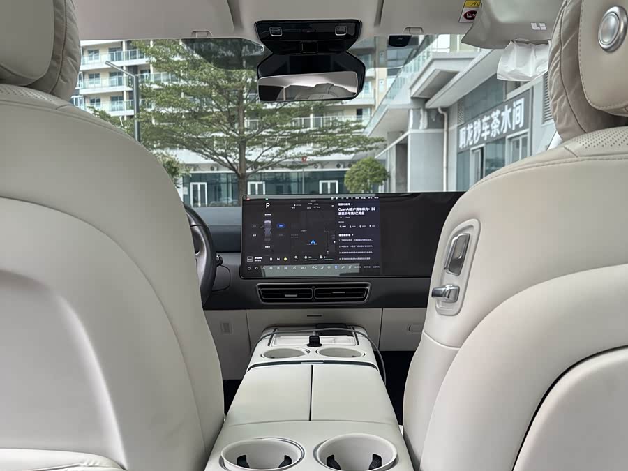 理想汽车 理想MEGA 2024 汽车图片 #14