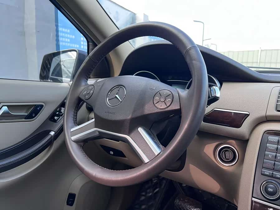 Mercedes-Benz R Class 2011 car image #14