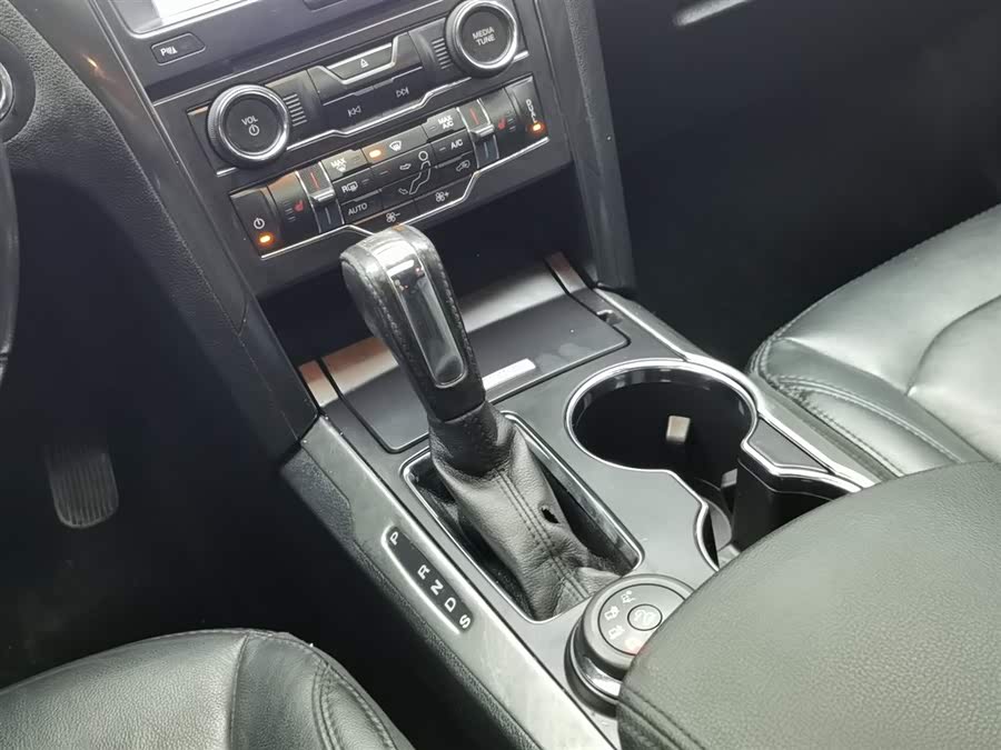 Ford Explorer (Imported) 2017 #14 Ford Explorer (Imported) 2017 car image #14