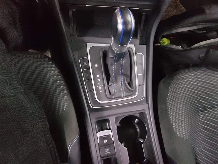 Volkswagen Golf Pure Electric 2021 car image #14