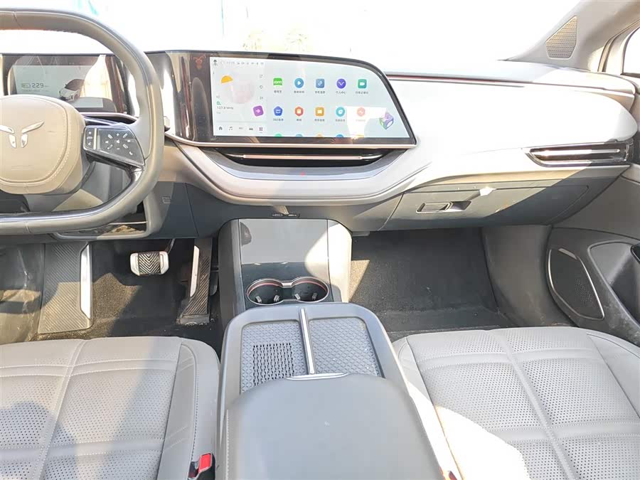 HongQi EH7 2024 #14 HongQi EH7 2024 car image #14