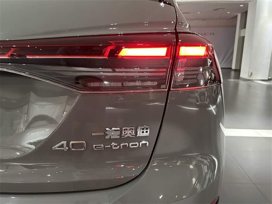 Audi Q4 e-tron 2024 изображение автомобиля #14