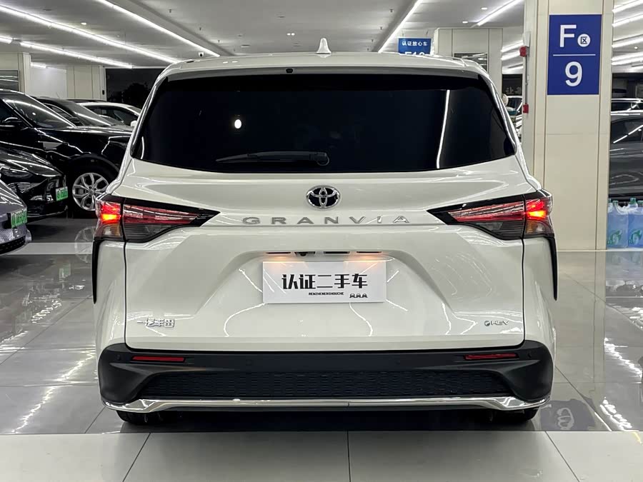 Toyota Granvia 2024 immagine di auto #14