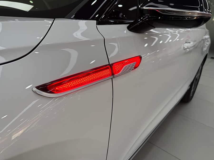 HongQi HS3 PHEV 2024 #14 HongQi HS3 PHEV 2024 car image #14