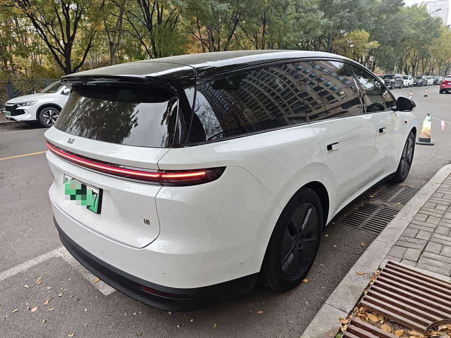 Li i8 2025 image de voiture #14