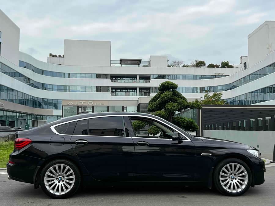 BMW 5 Series GT 2015 immagine di auto #14