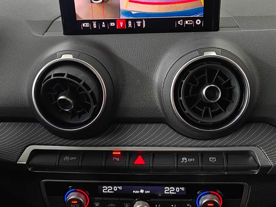 Audi Q2L 2021 car image #14