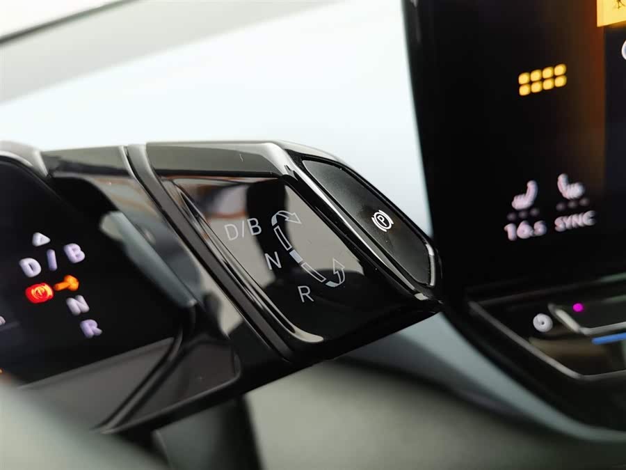 Volkswagen ID.4 X 2023 immagine di auto #14