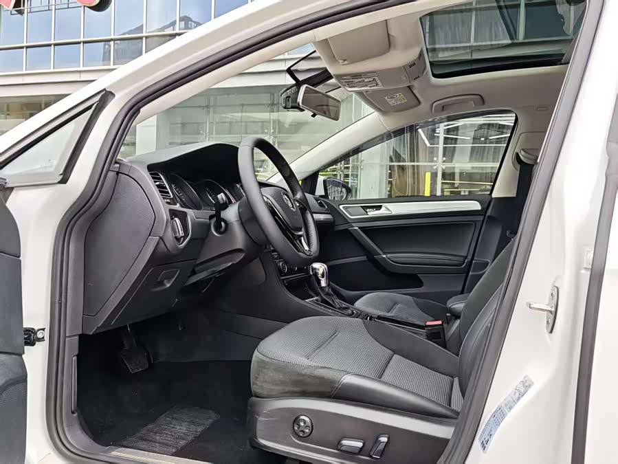 Volkswagen Golf Pure Electric 2021 imagen de coche #14