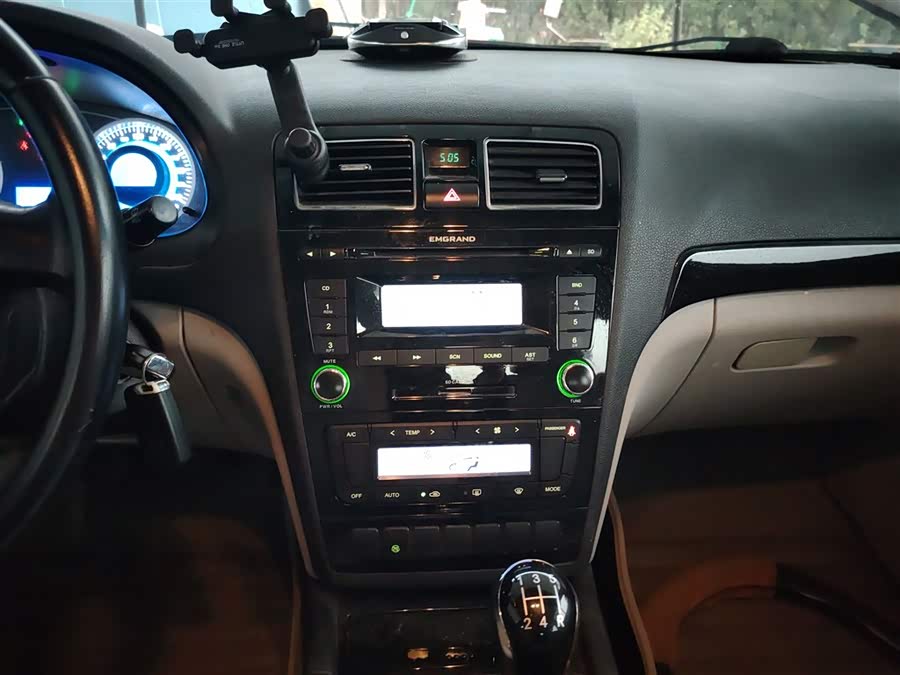 GEELY EC8 2013 #14 GEELY EC8 2013 car image #14