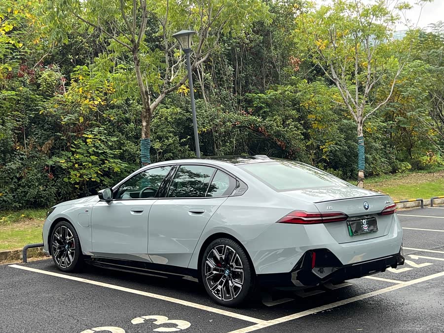 BMW i5 M60 2025 immagine di auto #14