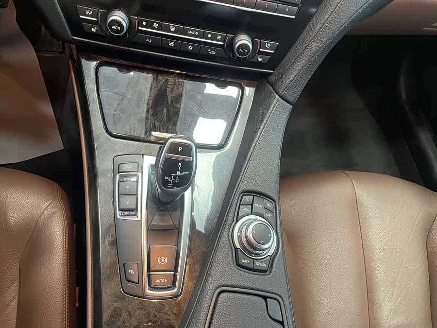 BMW 6 Series 2011 car image #14