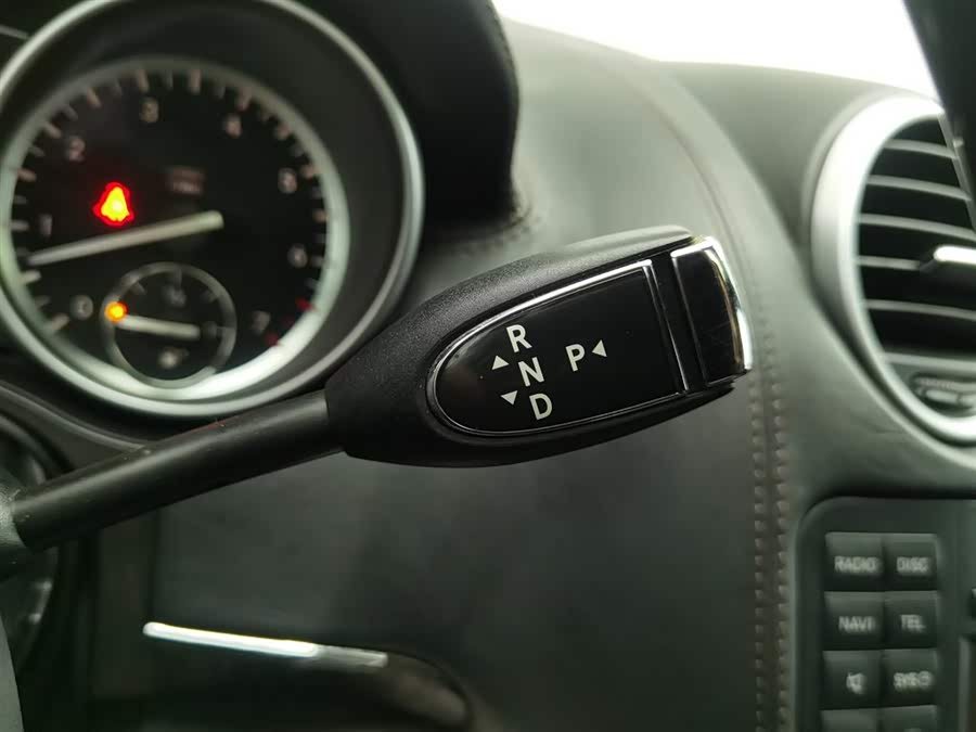 Mercedes-Benz GL Class 2012 car image #14