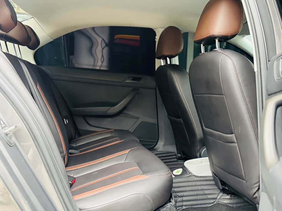 Skoda Rapid 2016 car image #14