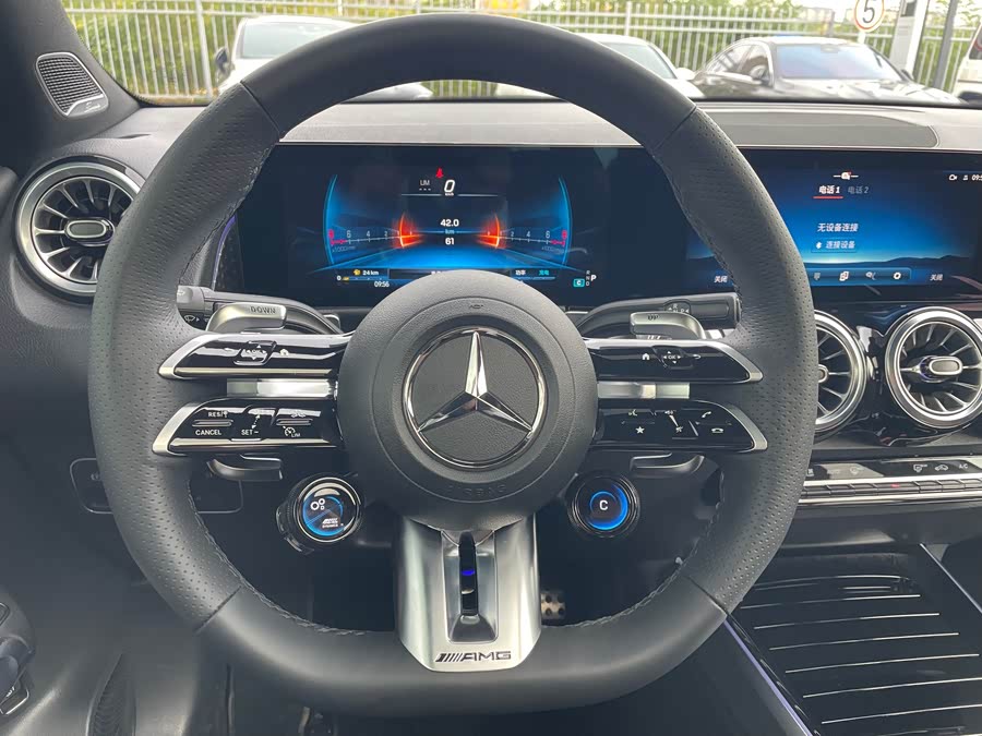 Mercedes-Benz GLB AMG 2025 imagen de coche #14