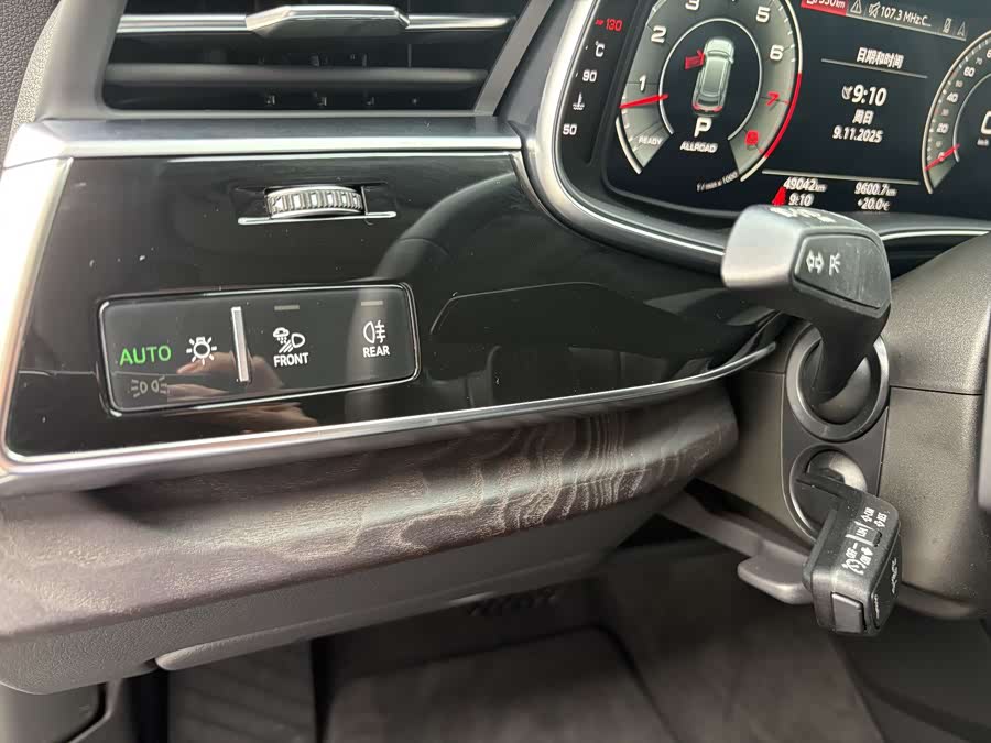 Audi Q8 2022 car image #14