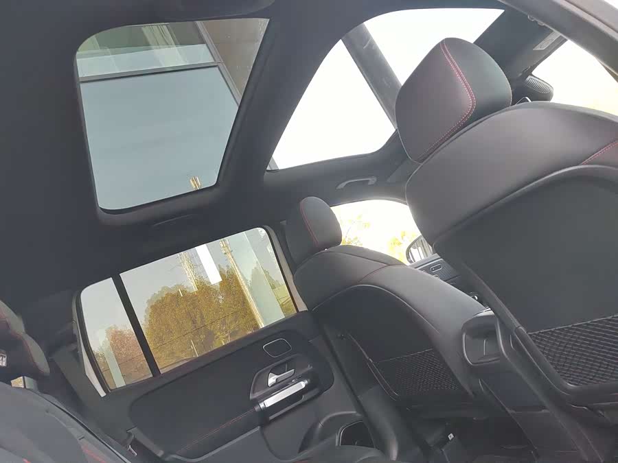 Mercedes-Benz GLB AMG 2025 imagen de coche #14