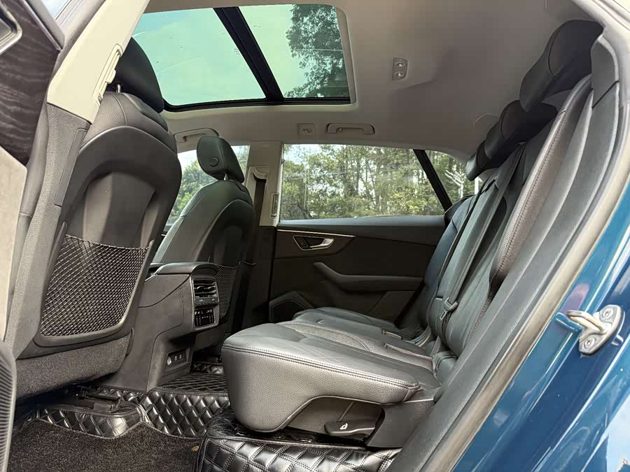 Audi Q8 2022 car image #14